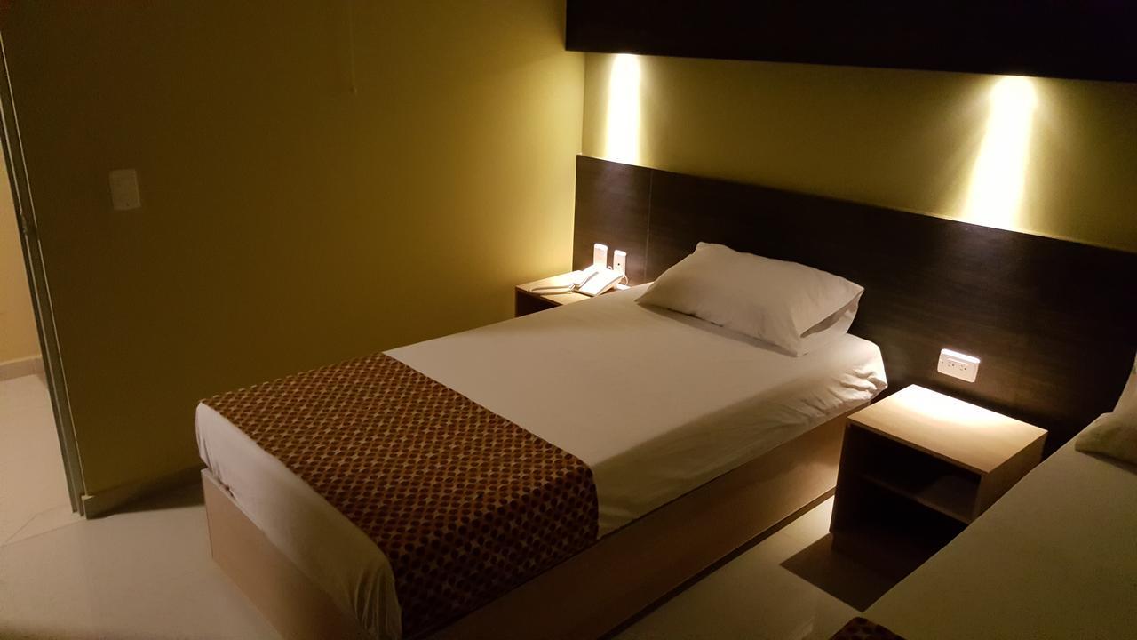 Hotel 56 Avenue Plaza Баранкила Екстериор снимка
