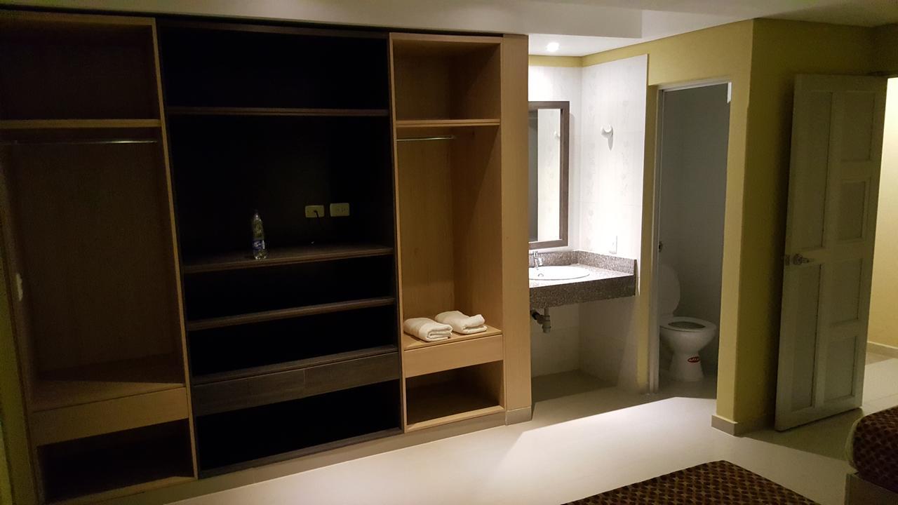Hotel 56 Avenue Plaza Баранкила Екстериор снимка